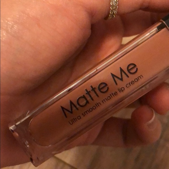 2 Sivanna Colors Matte Lipstick for $19 - Picture 3 of 6